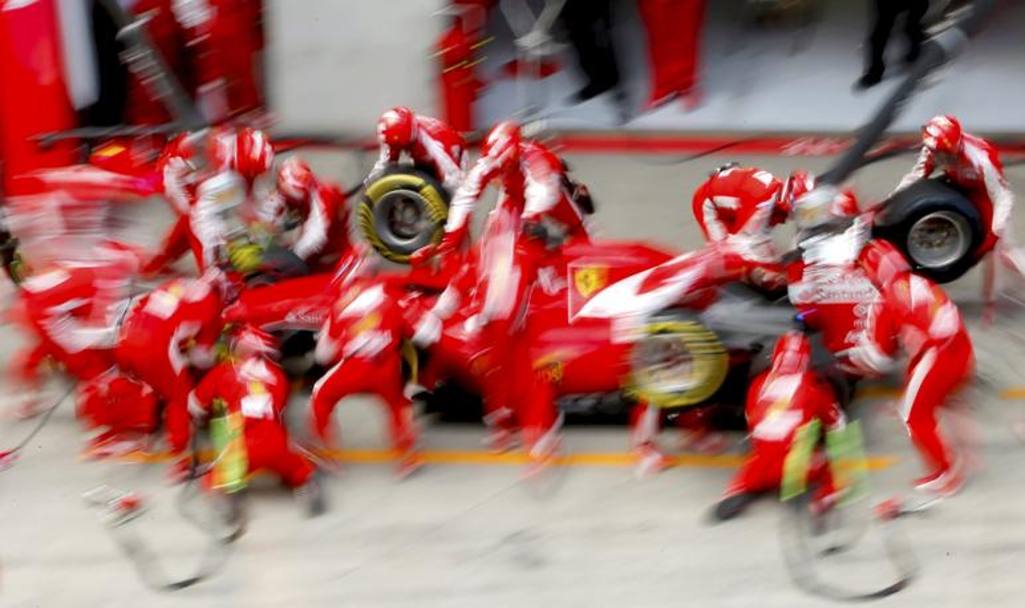 I concitati momenti del pit stop di Vettel (Reuters)